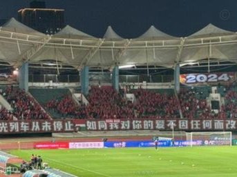 河南主场TIFO：纵有千难万险你仍是那颗星
