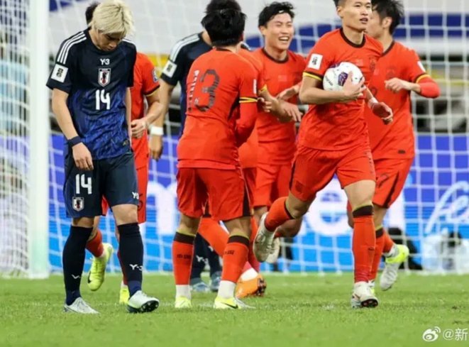U17中国半场0-1日本，角球失球秦子牛扑救空