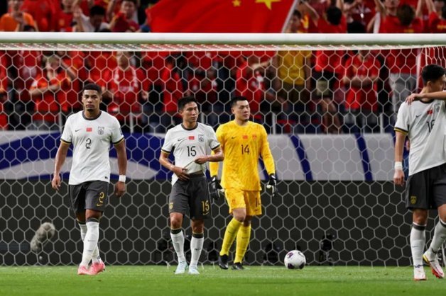 半场：U17中国0-1日本，中国角球丢球，秦子牛救险