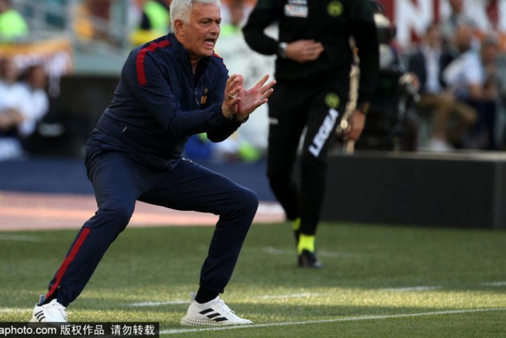 穆里尼奥否认皇马接触：尊重本菲卡立场明确