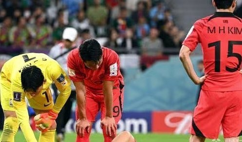 轻伤不下火线，常州队球员高飞头缠纱布依旧拼搏