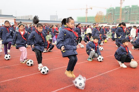 恭喜中国足球又被董路带进坑里了
